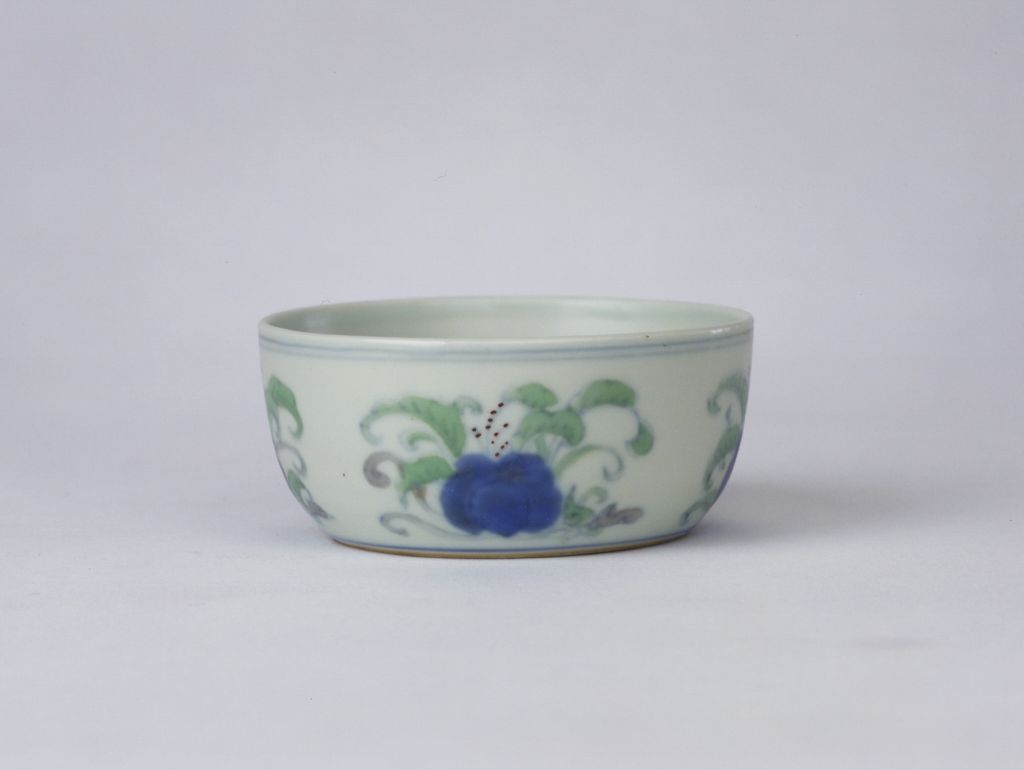 图片[1]-Colorful shallow cup with folded branches-China Archive